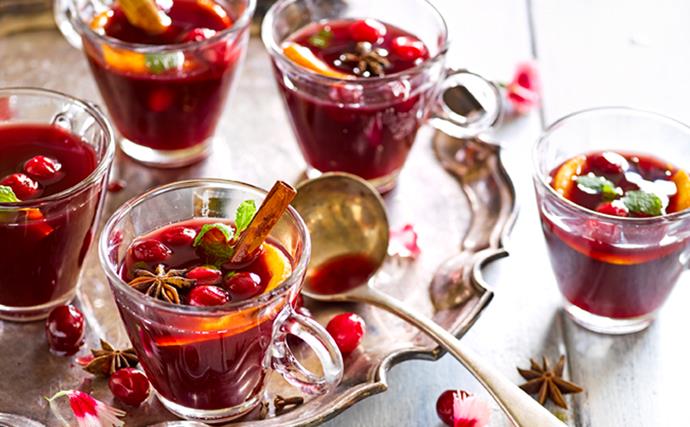 Orange and cranberry spiced mulled wine