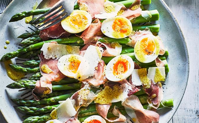 Asparagus with prosciutto, egg and parmesan