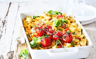 Easy cheesy macaroni with roasted tomatoes