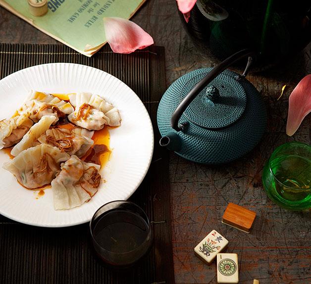 Poached pork and garlic chive dumplings (Jiu cai jiaozi)