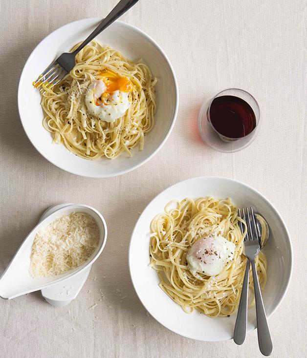 [**Linguine with poached egg, pepper and parmesan**](https://www.gourmettraveller.com.au/recipes/fast-recipes/linguine-with-poached-egg-pepper-and-parmesan-12992|target="_blank")