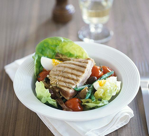 Tuna and artichoke salad Nicoise