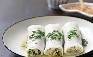 Lobster and rice noodle rolls with green onion oil