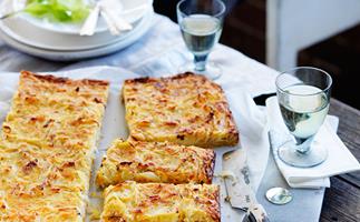 Onion and sour cream thin-baked slice
