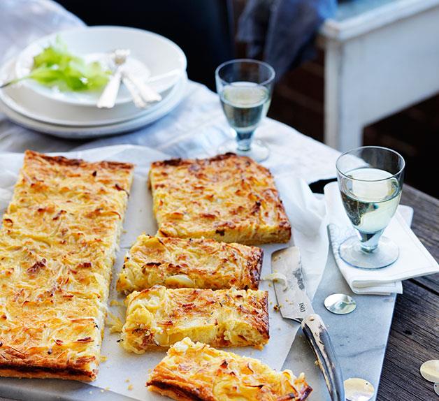 Onion and sour cream thin-baked slice