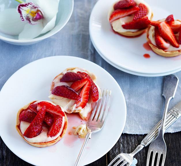 Goat’s curd tartlets with strawberries