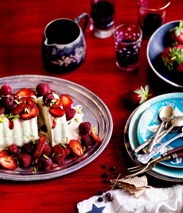 **Pistachio ice-cream cake with Red Summer Berries**

