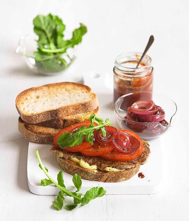 [**Minute steak sandwich with red wine vinegar onions**](https://www.gourmettraveller.com.au/recipes/fast-recipes/minute-steak-sandwich-with-red-wine-vinegar-onions-13118|target="_blank")
