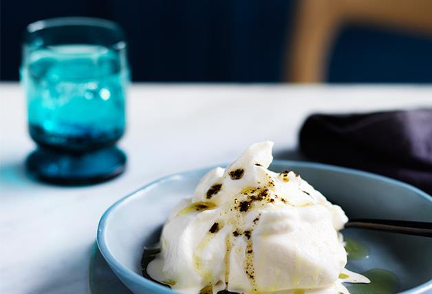 Soft meringue with ice-cream and kelp oil recipe