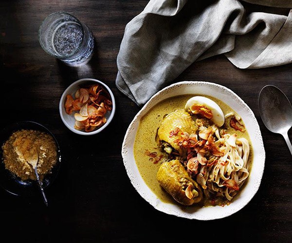**[Ohn no khao swè (Burmese curry chicken noodle soup)](https://www.gourmettraveller.com.au/recipes/browse-all/curry-chicken-noodle-soup-12298|target="_blank"|rel="nofollow")**