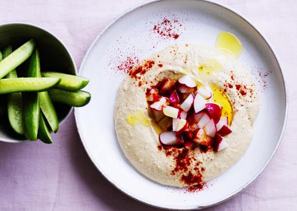 Hummus with radishes and paprika