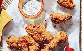 Fried chicken wings with blue-cheese sauce