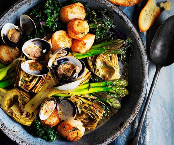 Barigoule of artichoke, asparagus and kale with scallops and clams