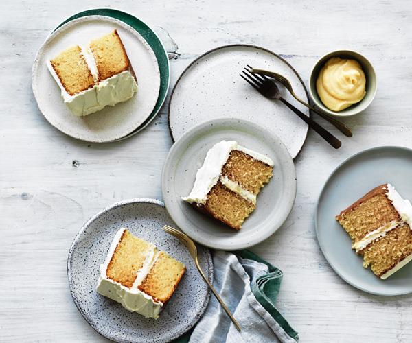 Brown butter cake with lemon curd and white chocolate cream