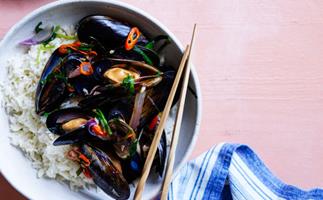 Mussels with garlic chives and ginger rice 