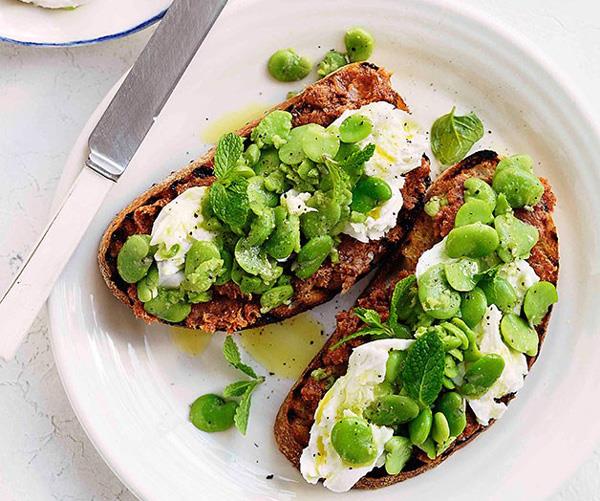 **[Grilled sourdough with 'nduja, smashed broad beans and green garlic](https://www.gourmettraveller.com.au/recipes/browse-all/grilled-sourdough-with-nduja-smashed-broad-beans-and-green-garlic-11244|target="_blank")**
