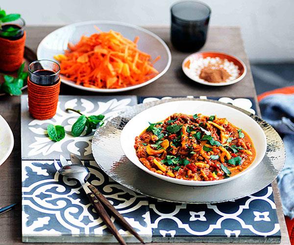 Orange and grated carrot salad with orange-flower water