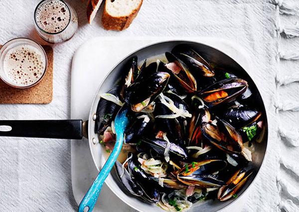 Mussels with beer and bacon
