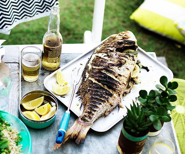 Whole barbecued fish with lemon