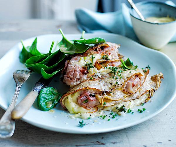 Baked wholemeal crêpes with ham, leek and Gruyère