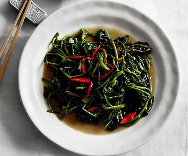 **[Flower Drum's stir-fried water spinach with preserved bean curd (fu yu ong choy)](https://www.gourmettraveller.com.au/recipes/chefs-recipes/stir-fried-water-spinach-with-preserved-bean-curd-fu-yu-ong-choy-8107|target="_blank"|rel="nofollow")**