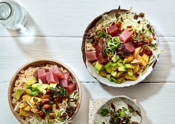Summer bowl with tuna, rice and pineapple