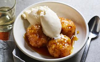Golden syrup dumplings with ginger and spice