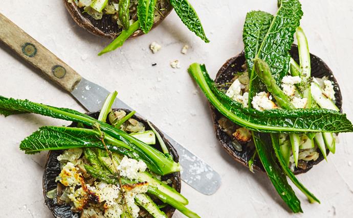 Roasted mushrooms with asparagus and goat's cheese