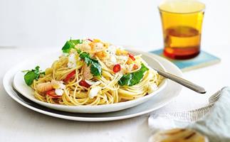 Spaghettini with crab, chilli and rocket