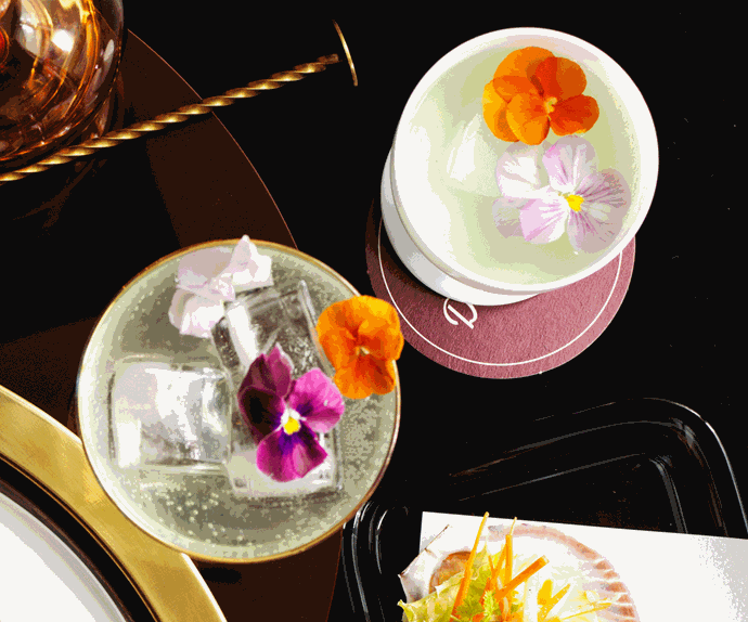 Aerial view of miraflores cocktail with ice and flowers.