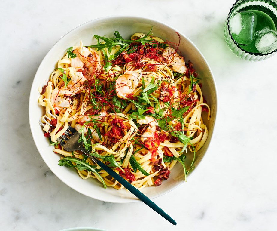 **[Prawn linguine with semi-dried tomatoes and olives](https://www.gourmettraveller.com.au/recipes/fast-recipes/prawn-linguine-with-semi-dried-tomatoes-and-olives-20522|target="_blank"|rel="nofollow")**