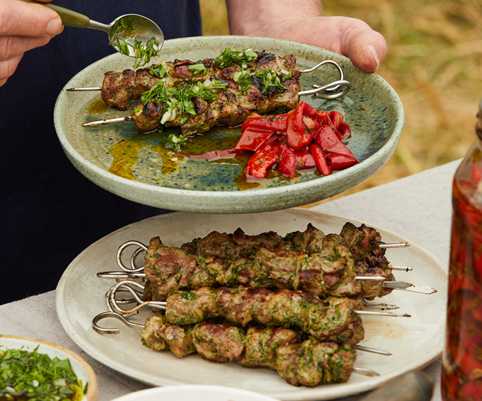 Lamb skewers (arrosticini) and olives with salmoriglio