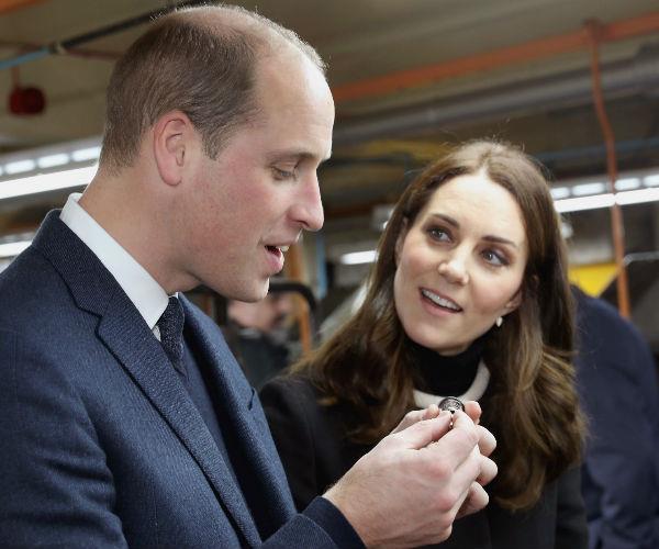 Kate changed once again into her Goat coat dress for the quick stop.