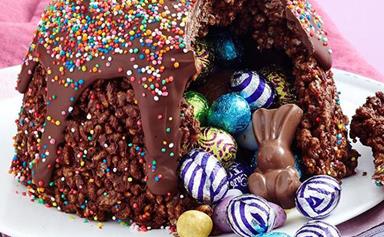 Blow everyone away this Easter by cooking this delicious Easter egg hunt smash cake