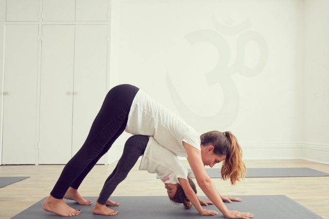 The 6 benefits of yoga for your kids and family