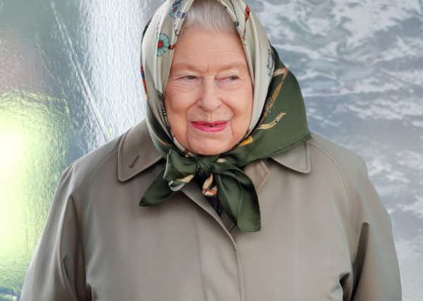 A royal protection officer just revealed the hilarious prank the Queen played on some tourists