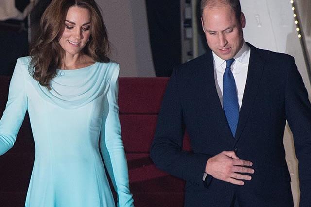 Duchess Catherine wears a breathtaking traditional dress as she & Prince William touch down in Pakistan