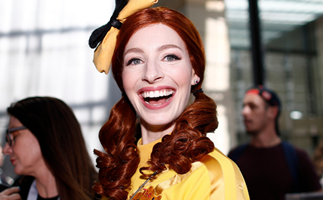 Yellow Wiggle Emma Watkins shows off a dramatic blonde look as the iconic Iris Apfel