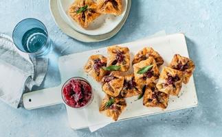 Recipe: Pastry parcels with Christmas stuffing, cranberry and sage