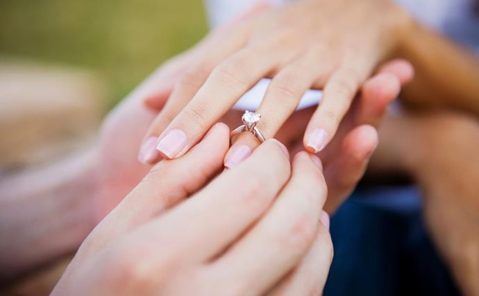“买东西便宜”:为什么钻石订婚戒指是浪费钱