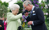 “亲爱的妈妈”:查理在他与英国女王伊丽莎白二世的关系”>
                    </noscript>
                   </picture></span></a>
                 <div class=