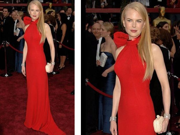 Nicole at the 2007 Oscars wearing a gorgeous scarlet Balenciaga gown.