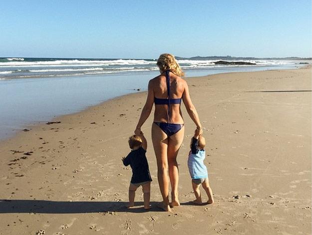 Happy first birthday! Elsa Pataky posted this sweet photo to celebrate her twin boys Tristan and Sasha turning 1!