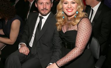 Kelly Clarkson announces her second pregnancy on stage!