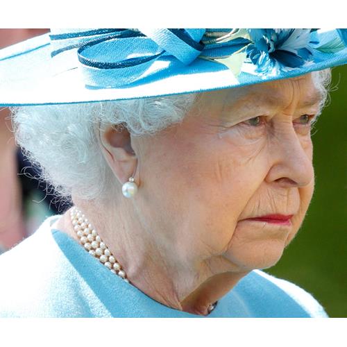 The Queen sheds tears for fallen soldiers | Woman's Day