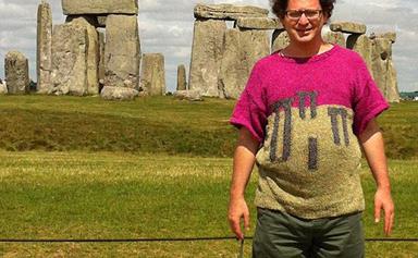 Meet the artist who knits the destination of every place he goes, before he goes there!