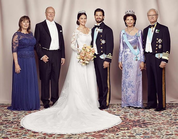 Prince Carl Philip and Princess Sofia with their parents. © Mattias Edwall, Kungahuset