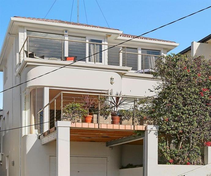 This [4 bedroom Coogee house](http://www.realestate.com.au/property-house-nsw-south+coogee-120092317) won't come cheap, either. It's...