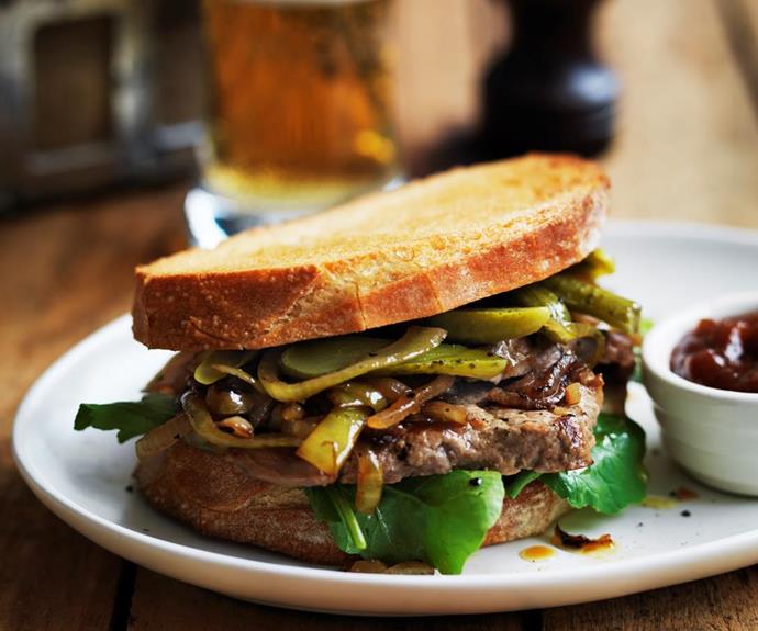 **[Steak sandwiches](https://www.womensweeklyfood.com.au/recipes/minute-steak-sandwiches-2991|target="_blank")** 
Who knew such iconic pub fare could be ready in under 15 minutes? The trick is to toast thick slices of sourdough bread and keep the filling to a minimum, with rocket leaves, onion, and baby gherkins. Cook the beef minute steaks until done to your liking, and you've got a sandwich to rival the local pub.