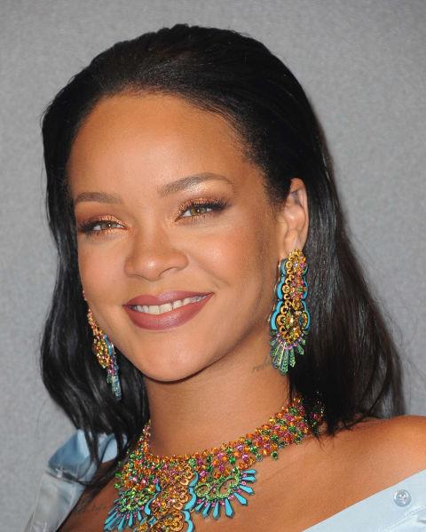 **NO.10 RIHANNA**

Surprisingly fair, but no less perfect, Rihanna's brows are au naturel.